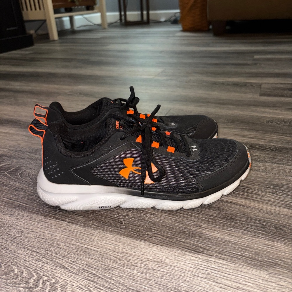 Under Armour Charged Assert 10 Sneakers